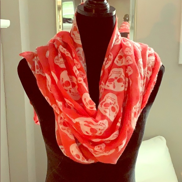 Orange and white skull scarf - Picture 1 of 2
